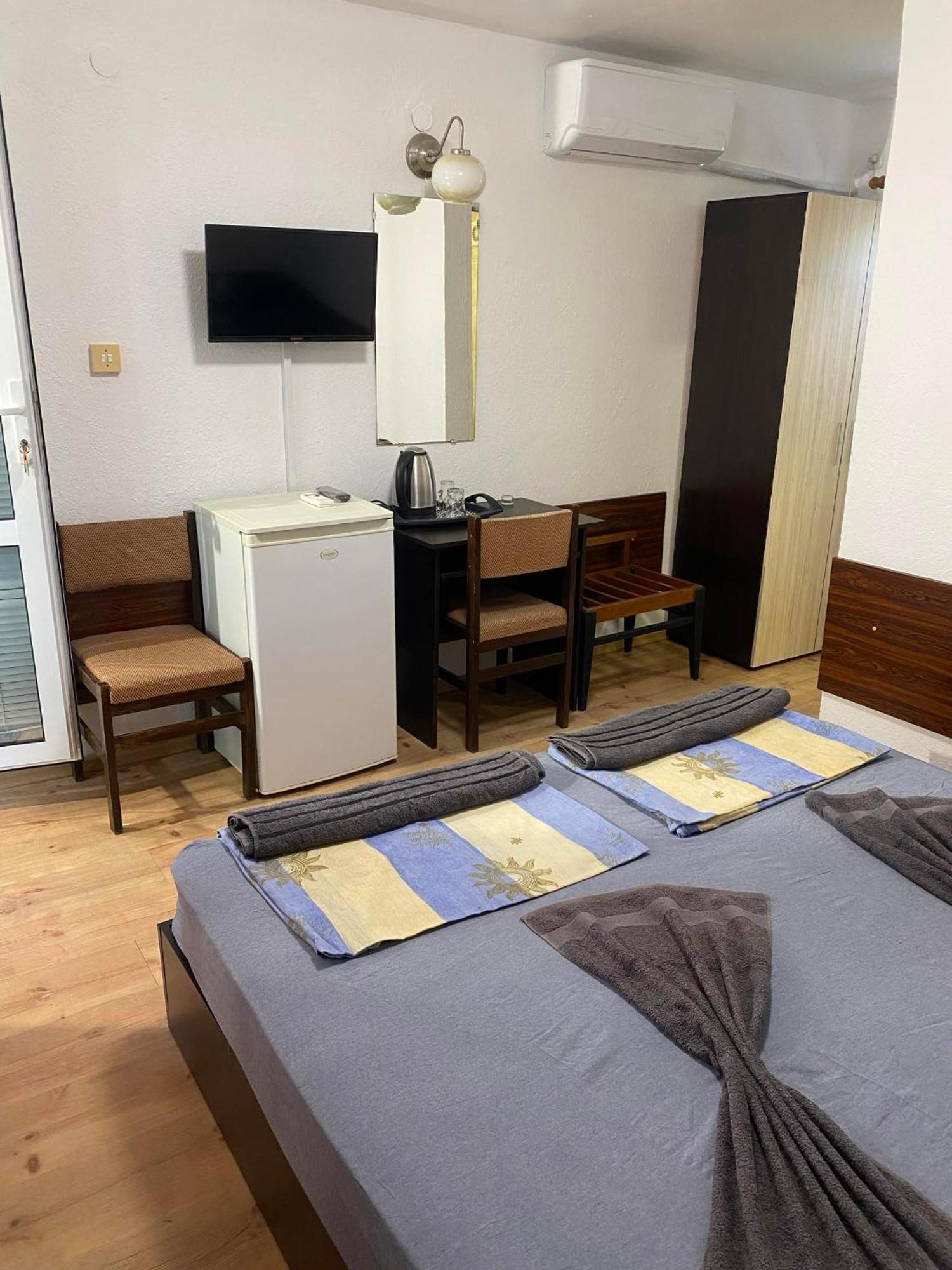 Family Hotel Julian Kranevo Ngoại thất bức ảnh