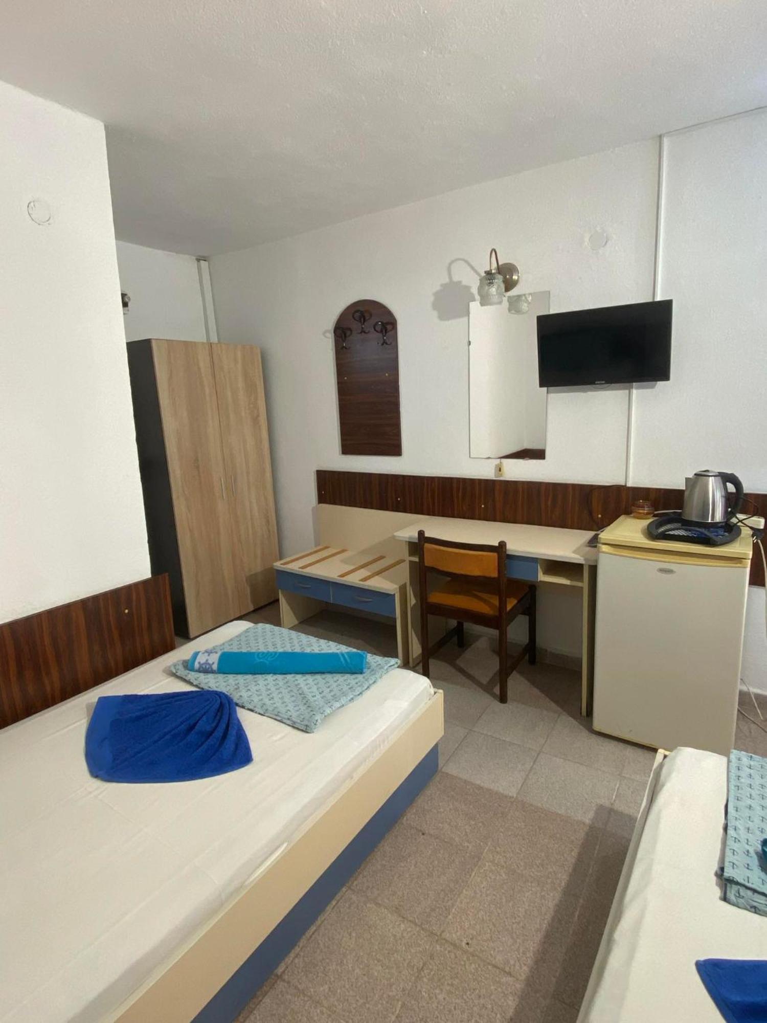 Family Hotel Julian Kranevo Ngoại thất bức ảnh