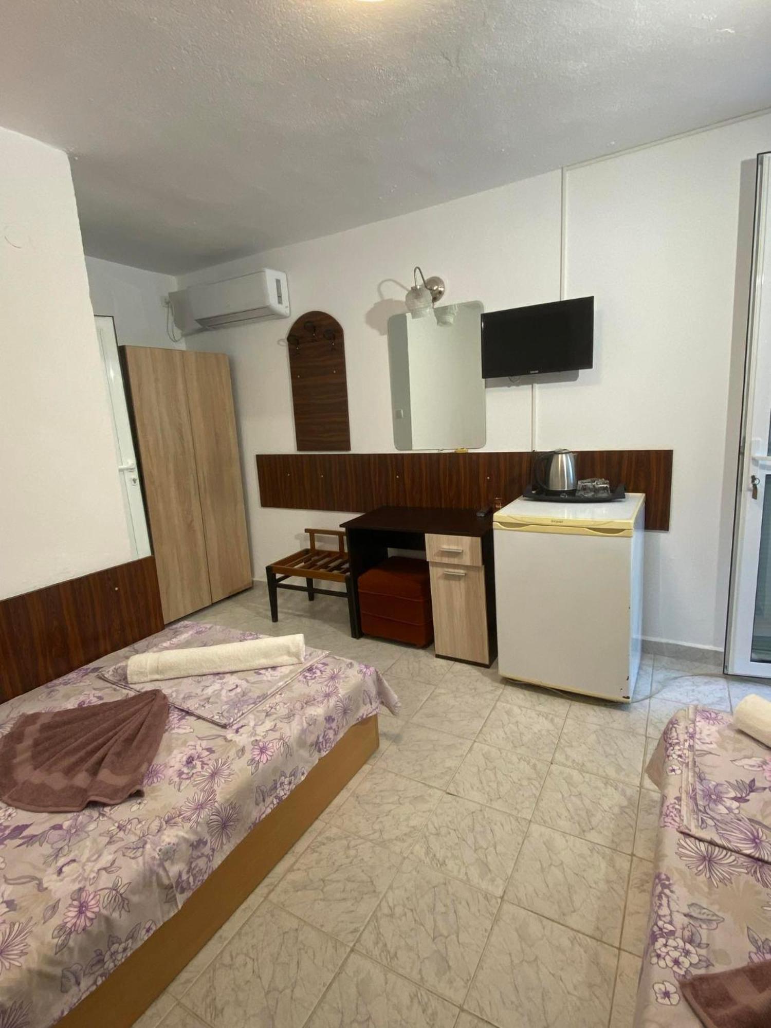 Family Hotel Julian Kranevo Ngoại thất bức ảnh