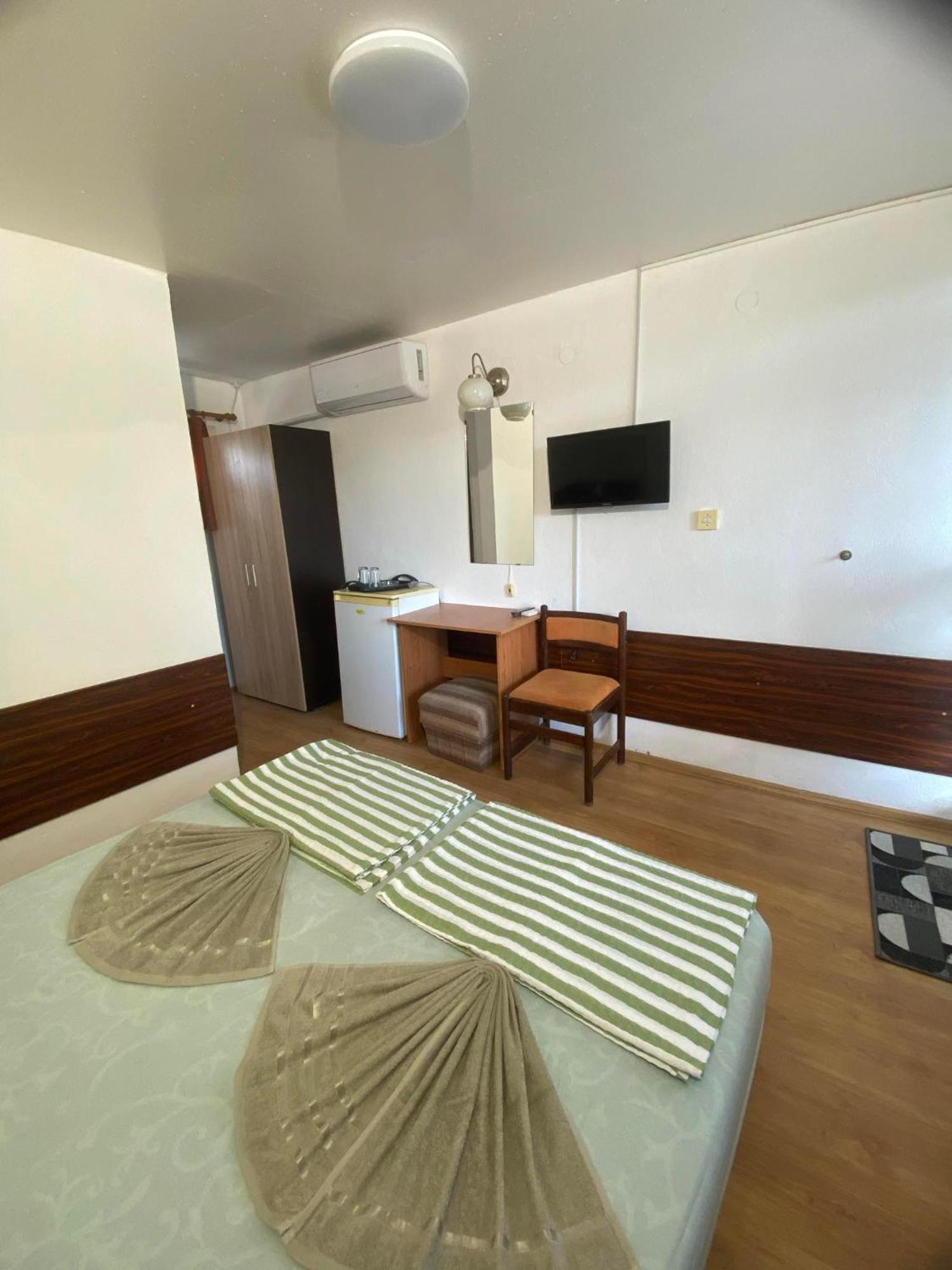Family Hotel Julian Kranevo Ngoại thất bức ảnh